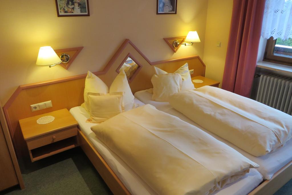 Kolmsteiner Hof Hotel นูเคอร์เคน ไบม์ ไฮลิเงน บลูท ภายนอก รูปภาพ