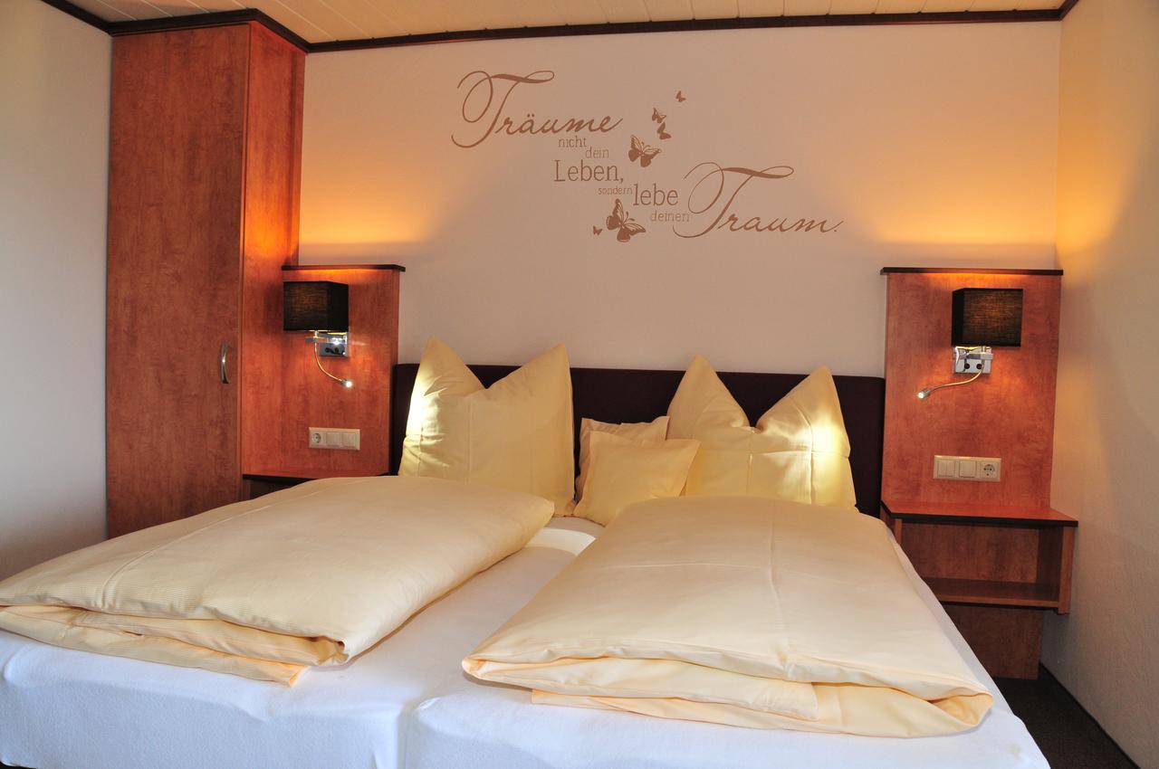 Kolmsteiner Hof Hotel นูเคอร์เคน ไบม์ ไฮลิเงน บลูท ภายนอก รูปภาพ